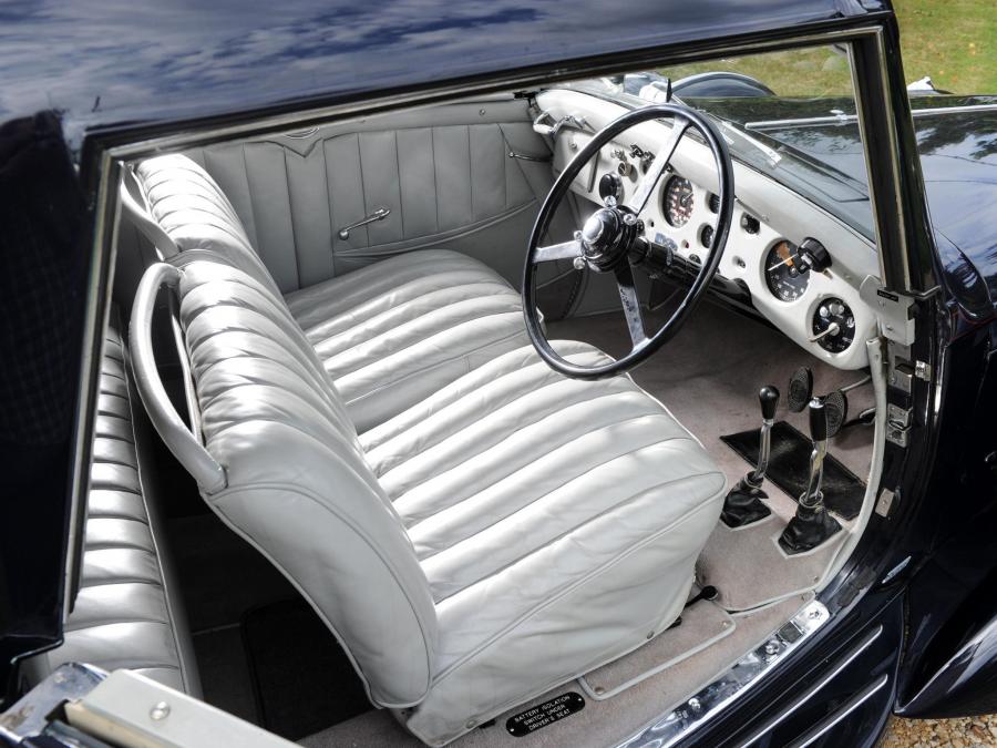 Интерьер Bentley 4&frac14;-Litre Coupe by De Villars 1938 года  (фото 6 из 8)